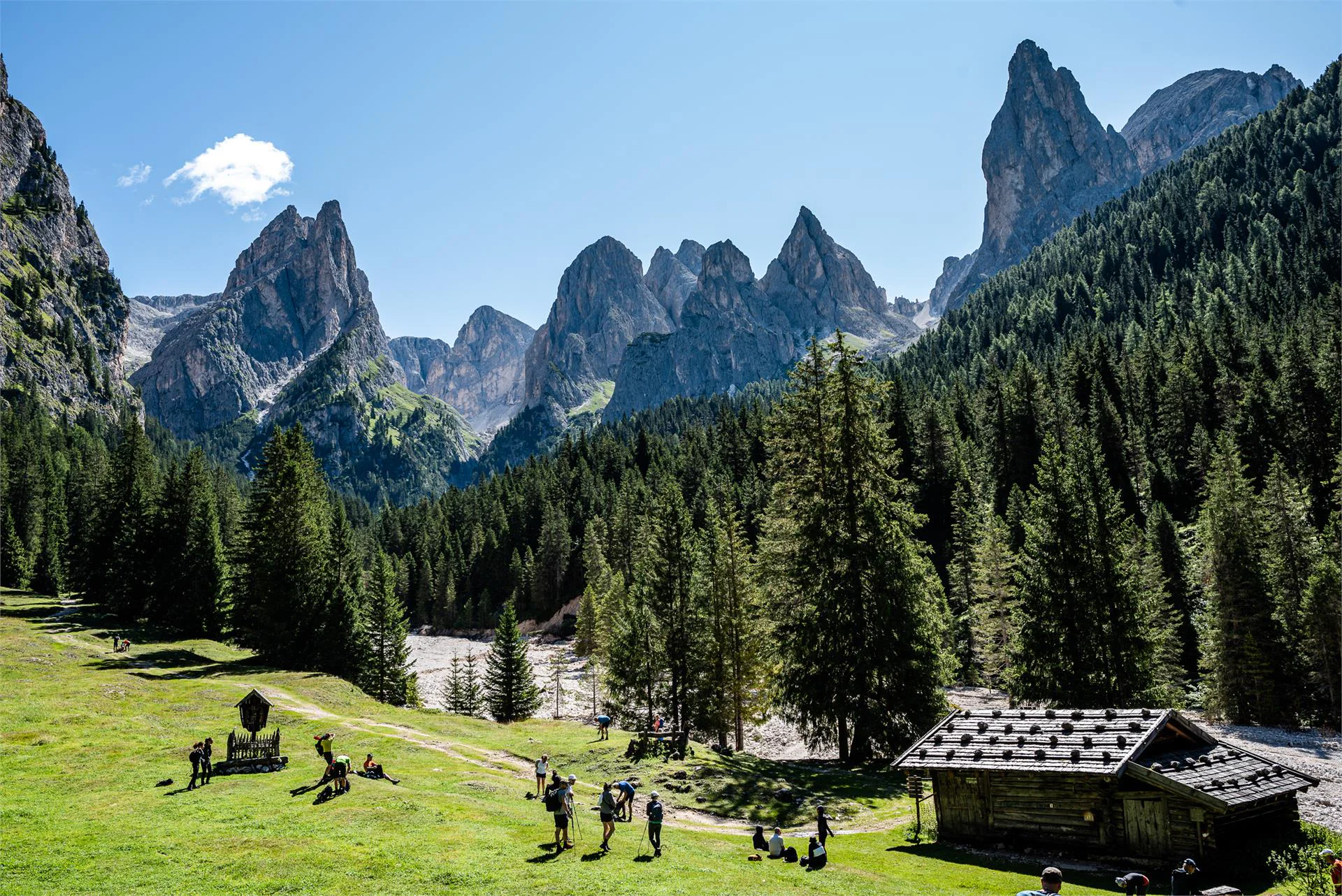 To the Rechter Leger clearing in the Tschamin Valley Tiers am Rosengarten/Tires al Catinaccio 1 suedtirol.info