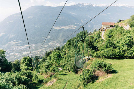 Gondola basket lift Vellau-Leiter Alm Algund/Lagundo 3 suedtirol.info