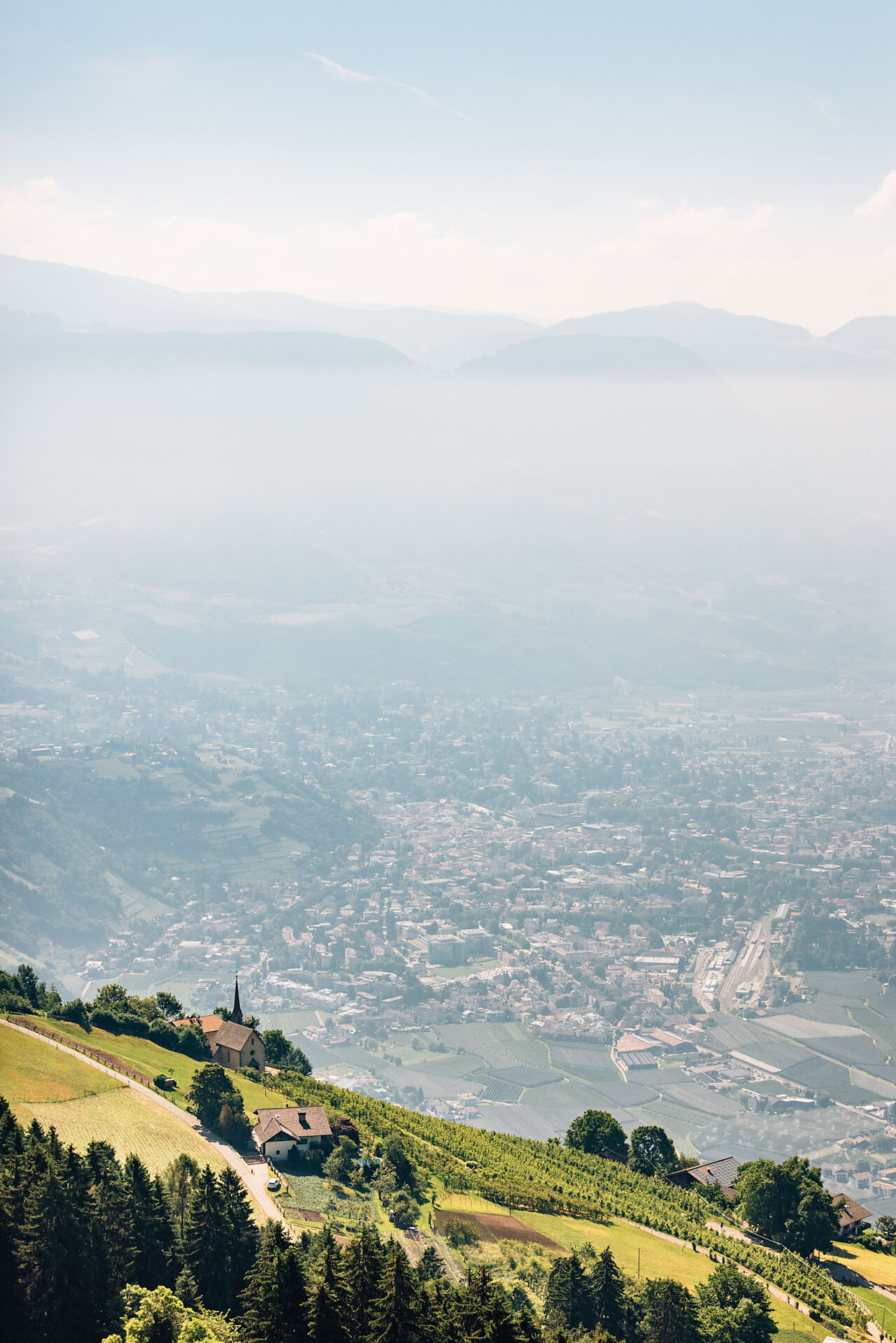 Gondola basket lift