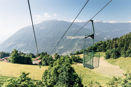 Gondola basket lift Vellau-Leiter Alm Algund/Lagundo 1 suedtirol.info