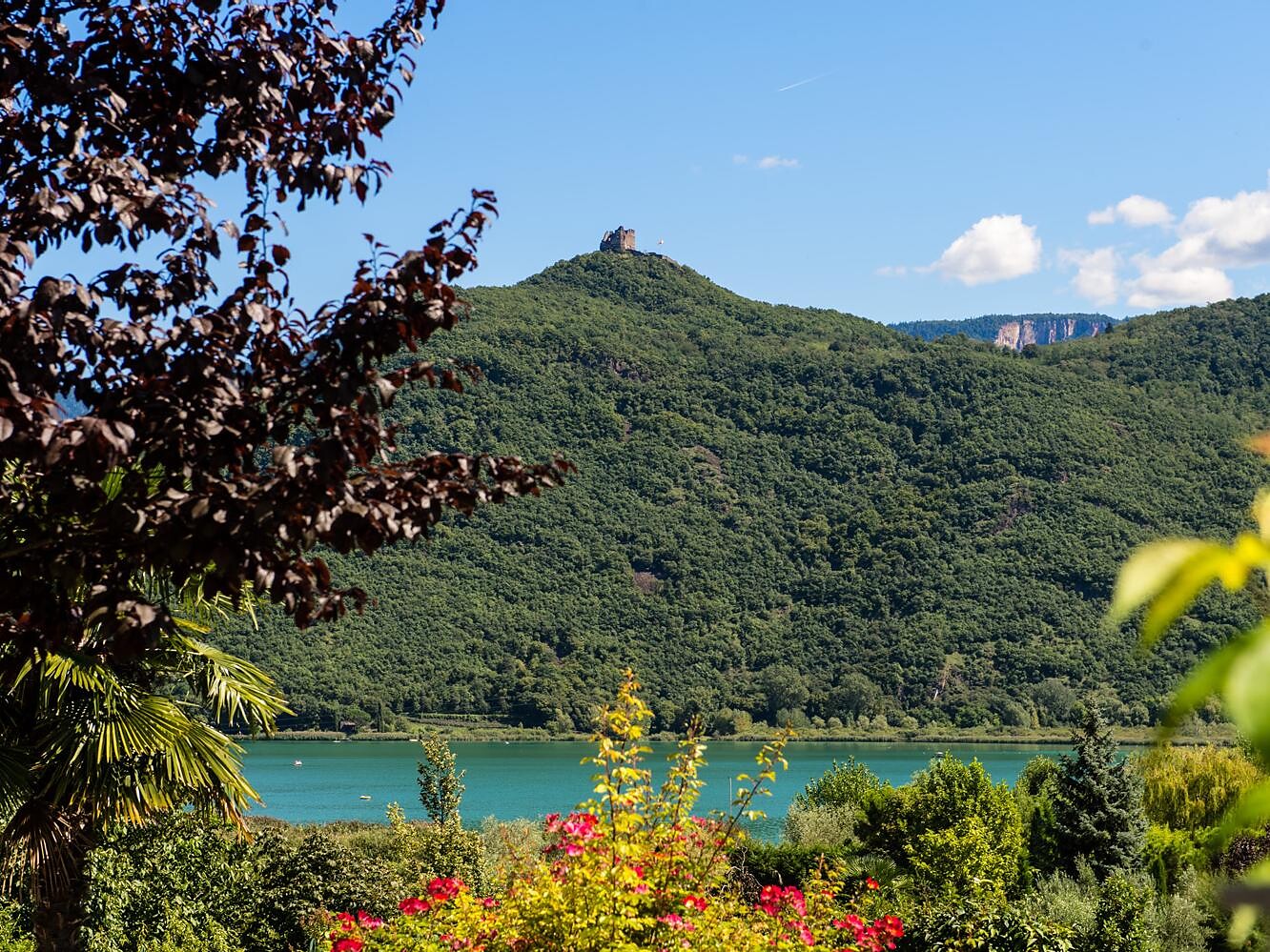 Trail around lake Kaltern