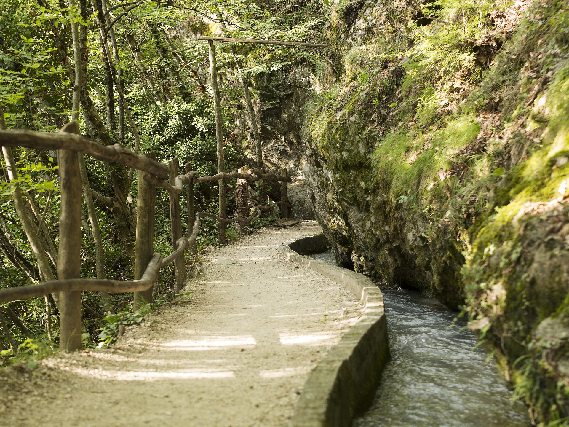 Leichte Wanderung am Marlinger Waalweg