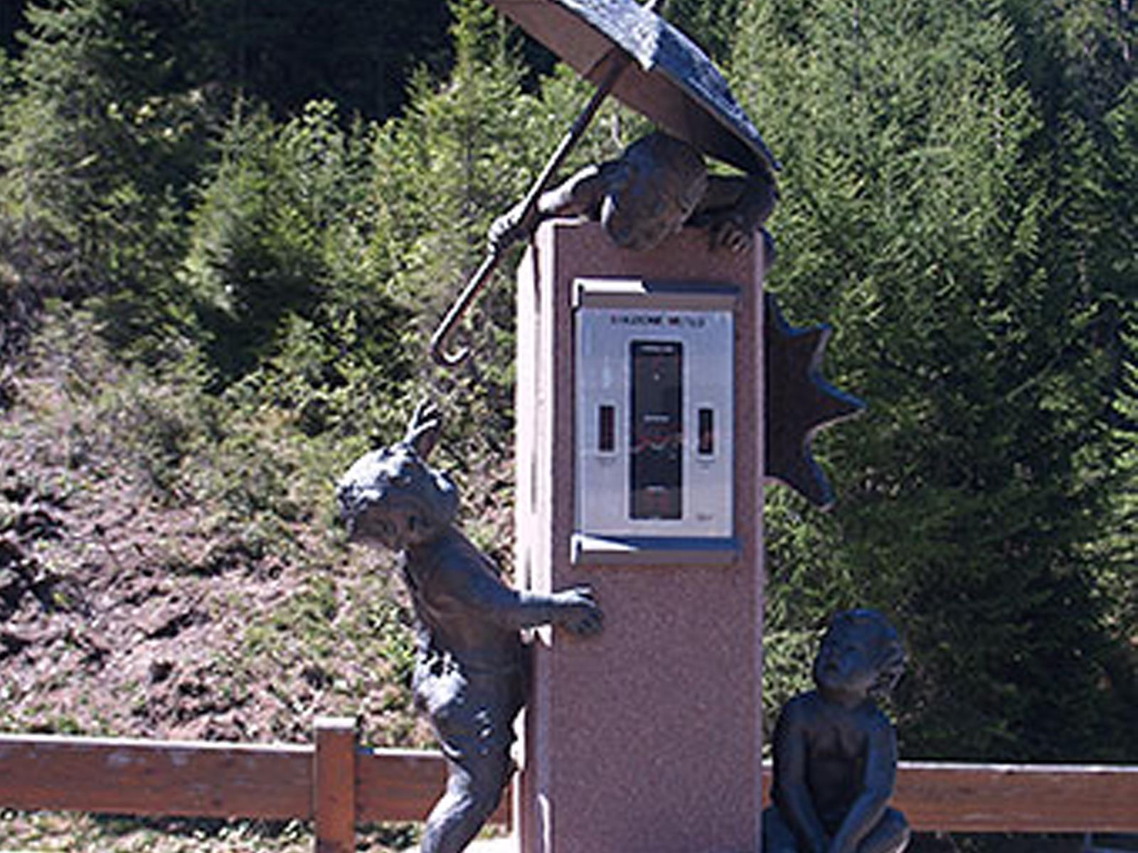 La Ferata – The old railway line featuring Bronze Sculptures and Snow Depths - Winter Sëlva/Selva 1 suedtirol.info