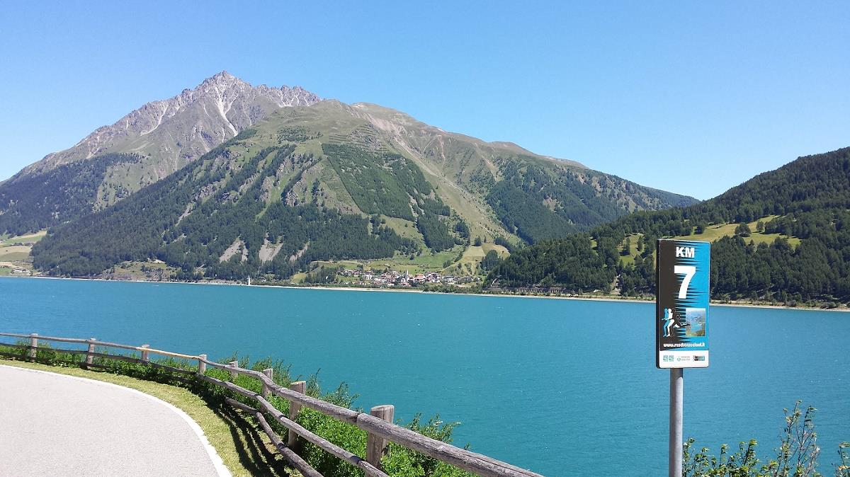 Laufen um den Reschensee Graun im Vinschgau 2 suedtirol.info