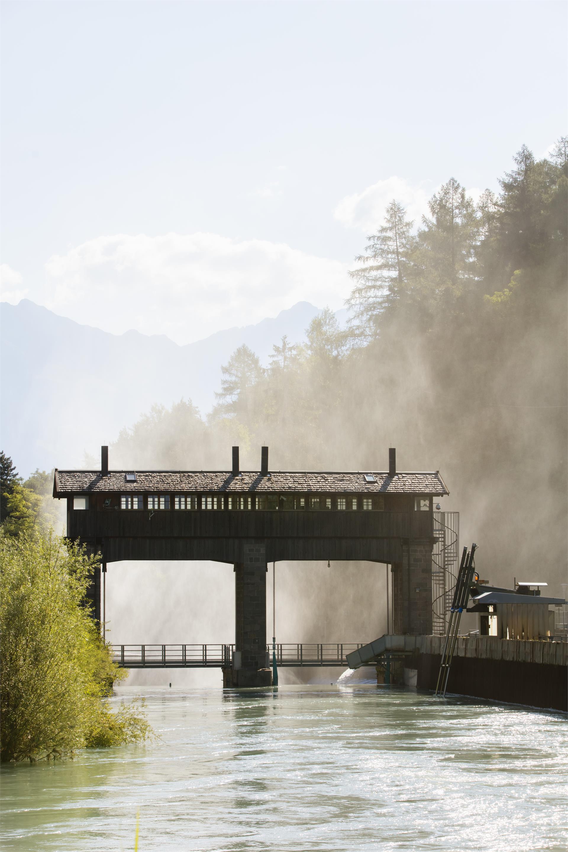From Algund/Tell along the Marling Waalweg canal trail Algund/Lagundo 2 suedtirol.info