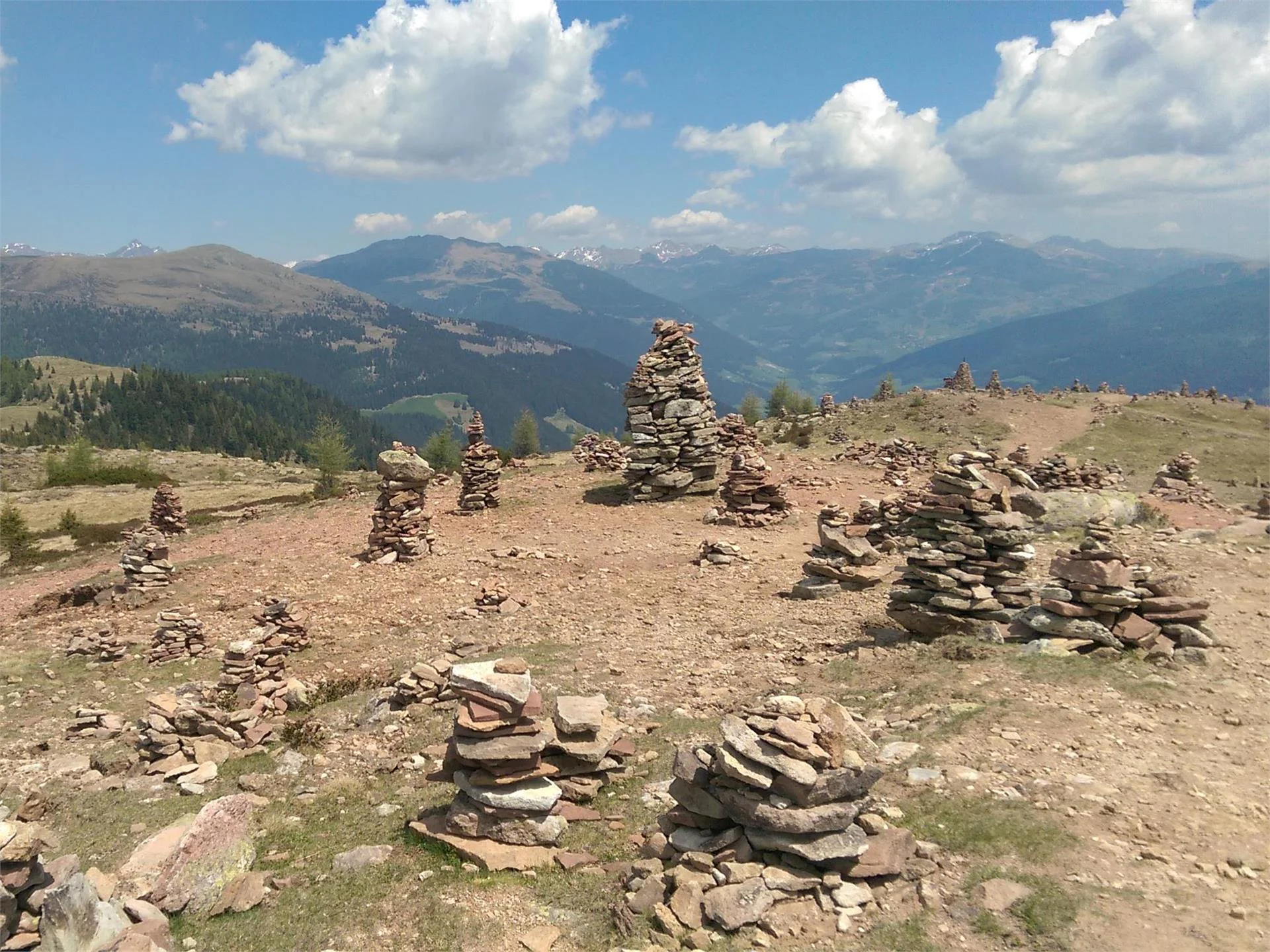 Mölten - Stoanerne Mandln - Schermoos Mölten 3 suedtirol.info