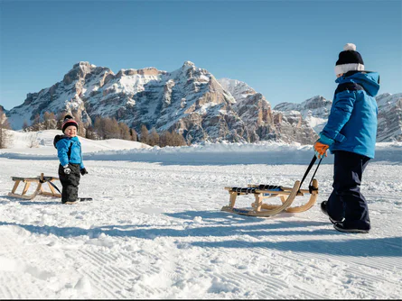 Kinder Schlitten Rutschteller blau zum Rodeln im Schnee