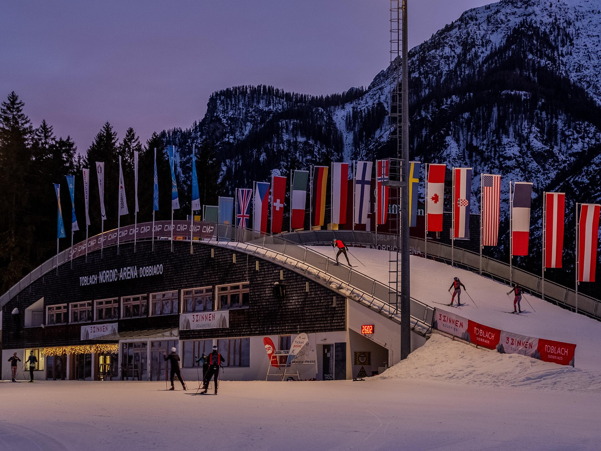 01 Cross country ski run illuminatedat the stadium of Toblach/Dobbiaco  - Dolomites Region 3 Zinnen - #1 - suedtirol.info