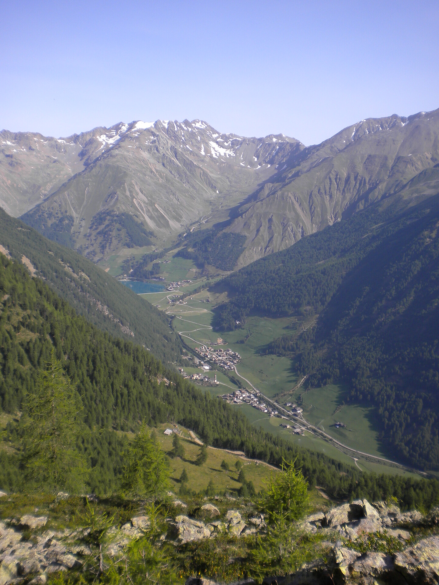 Above the Lafetz Alm in view of Madonna di Senales