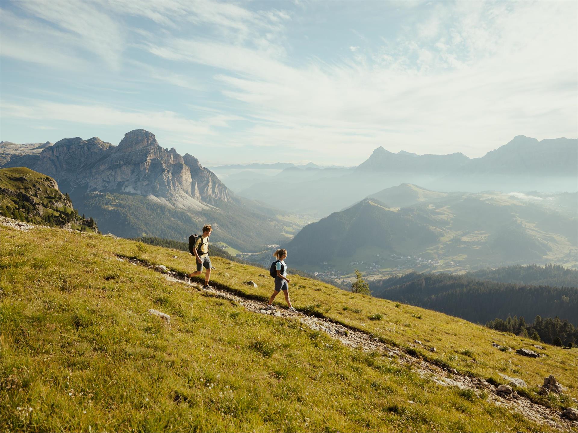 Escursione in quota ai piedi del gruppo del Sella Corvara 3 suedtirol.info
