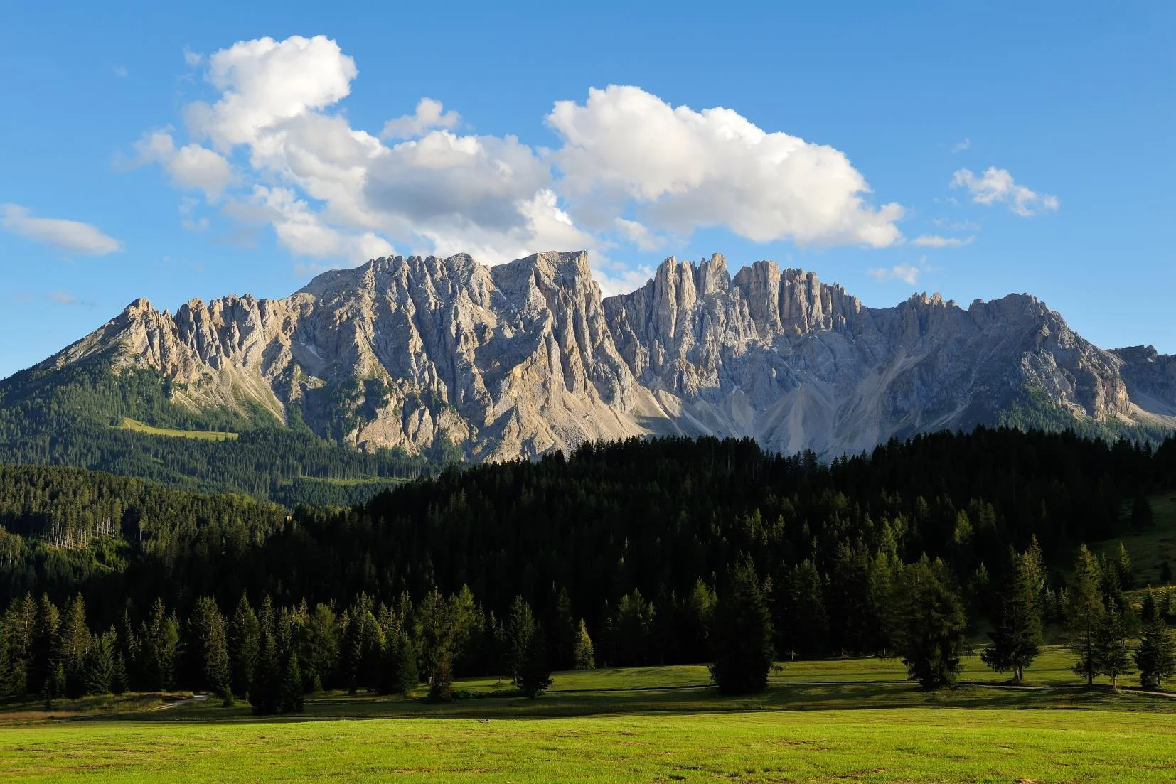 Circular hike from the Passo Costalunga to the Latemar Labyrinth Welschnofen/Nova Levante 2 suedtirol.info