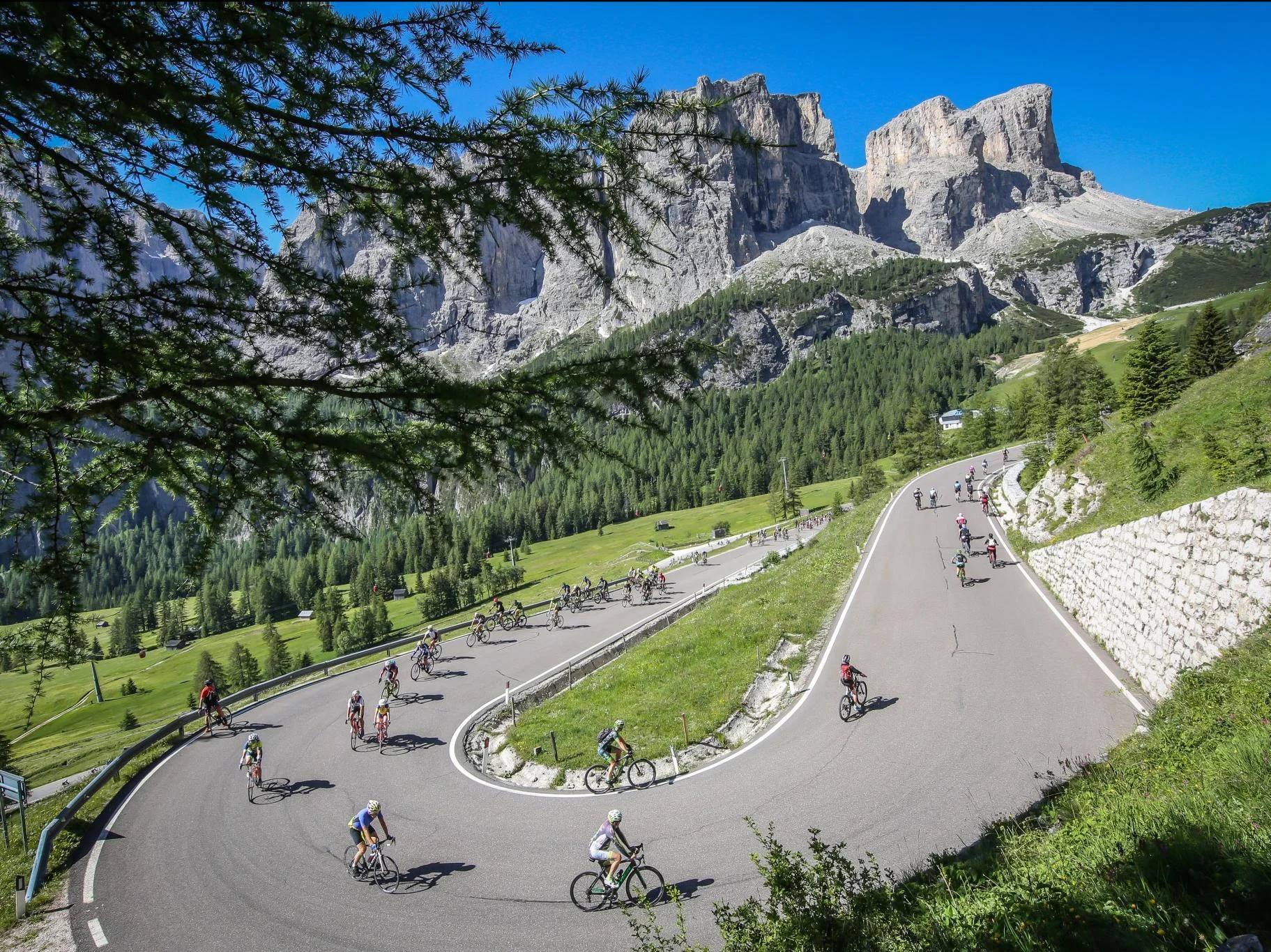 Sellaronda road bike tour Corvara 1 suedtirol.info