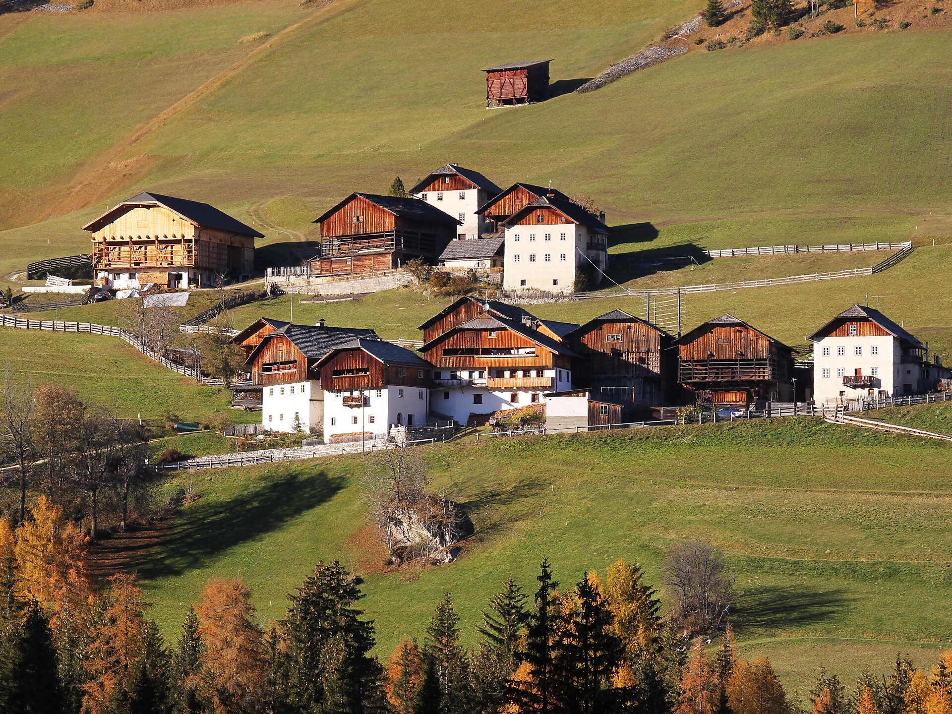 Walking tour: Lungiarü - Muntcörta - Pares - Frëina - Lungiarü La Val 1 suedtirol.info