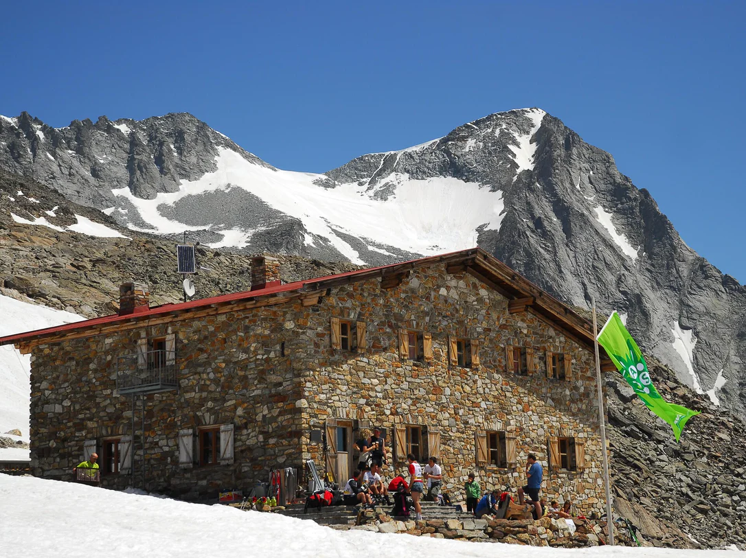Alpine hike to Rieserferner Hut