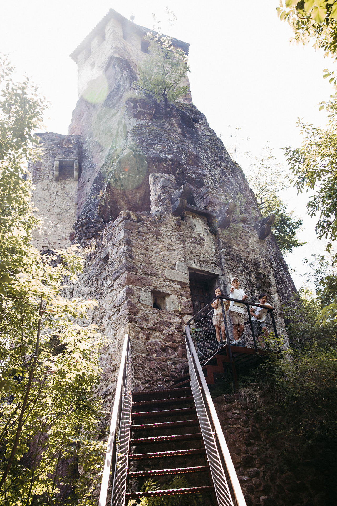 Circular hike: Andrian - Festenstein Castle - Gaid - variant path Larchsteigndrian - Alto Adige Wine Road - #8 - suedtirol.info