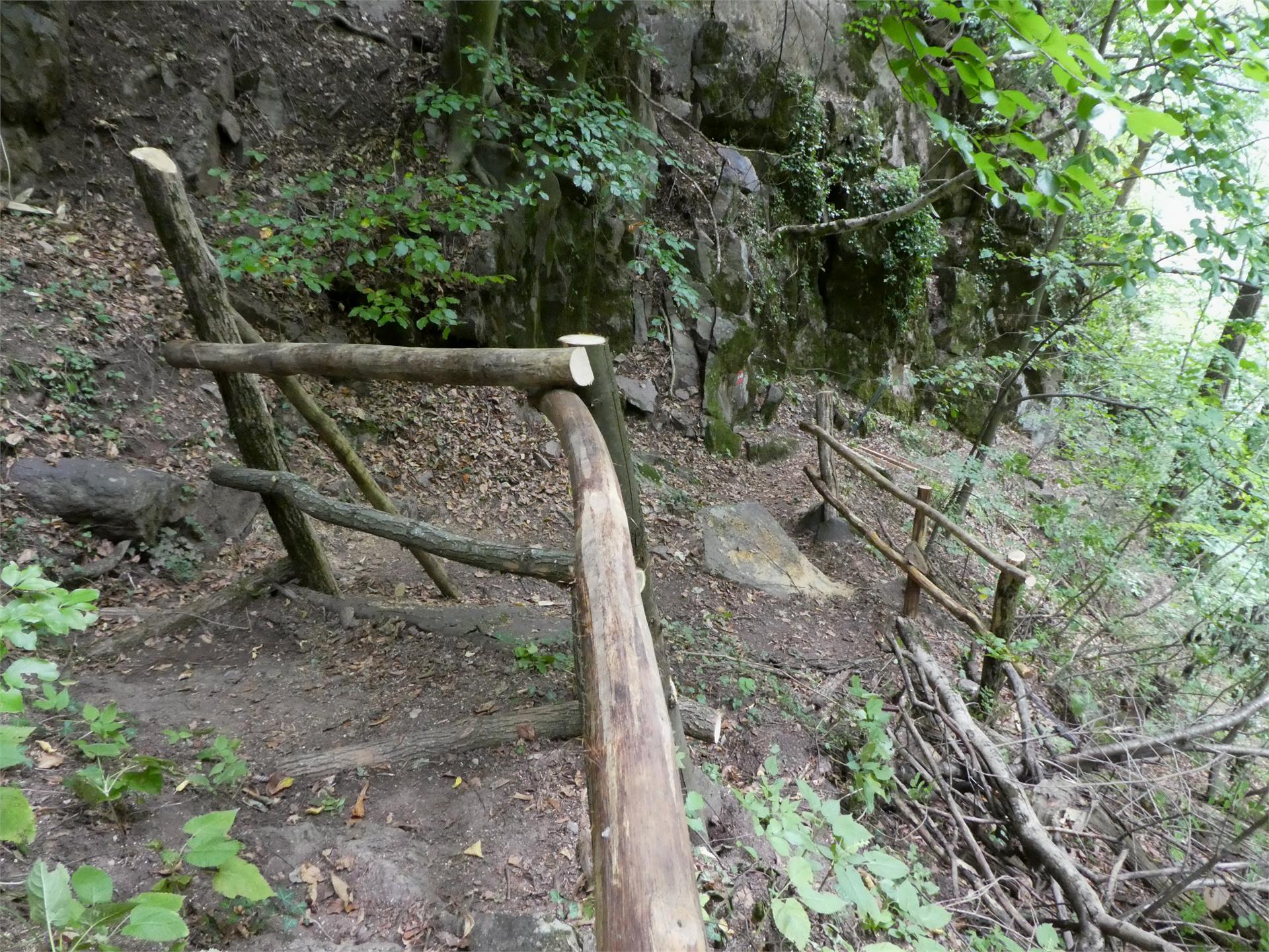 Circular hike: Andrian - Festenstein Castle - Gaid - variant path Larchsteigndrian Andrian/Andriano 7 suedtirol.info