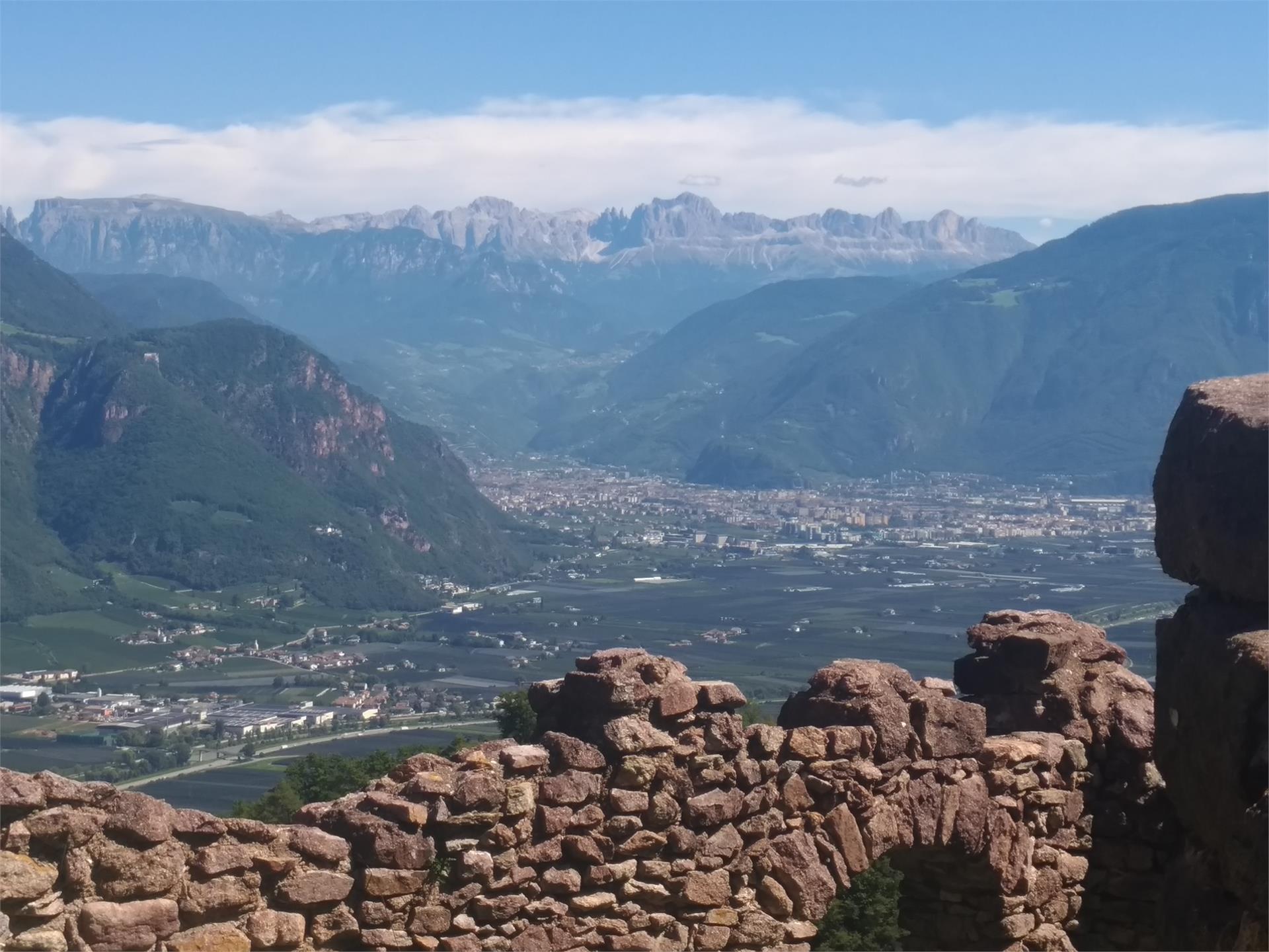 Circular hike: Andrian - Festenstein Castle - Gaid - variant path Larchsteigndrian Andrian/Andriano 9 suedtirol.info