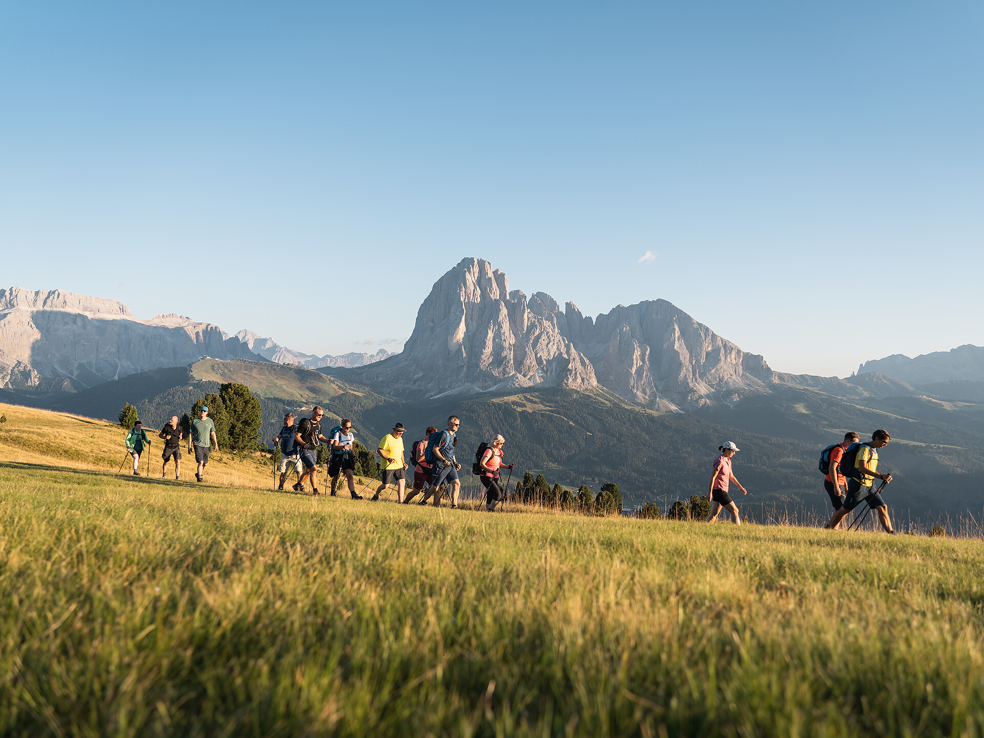 Sunset hike "Burning Dolomites" from the panorama terrace Sëurasas - Dolomites Region Val Gardena - #8 - suedtirol.info