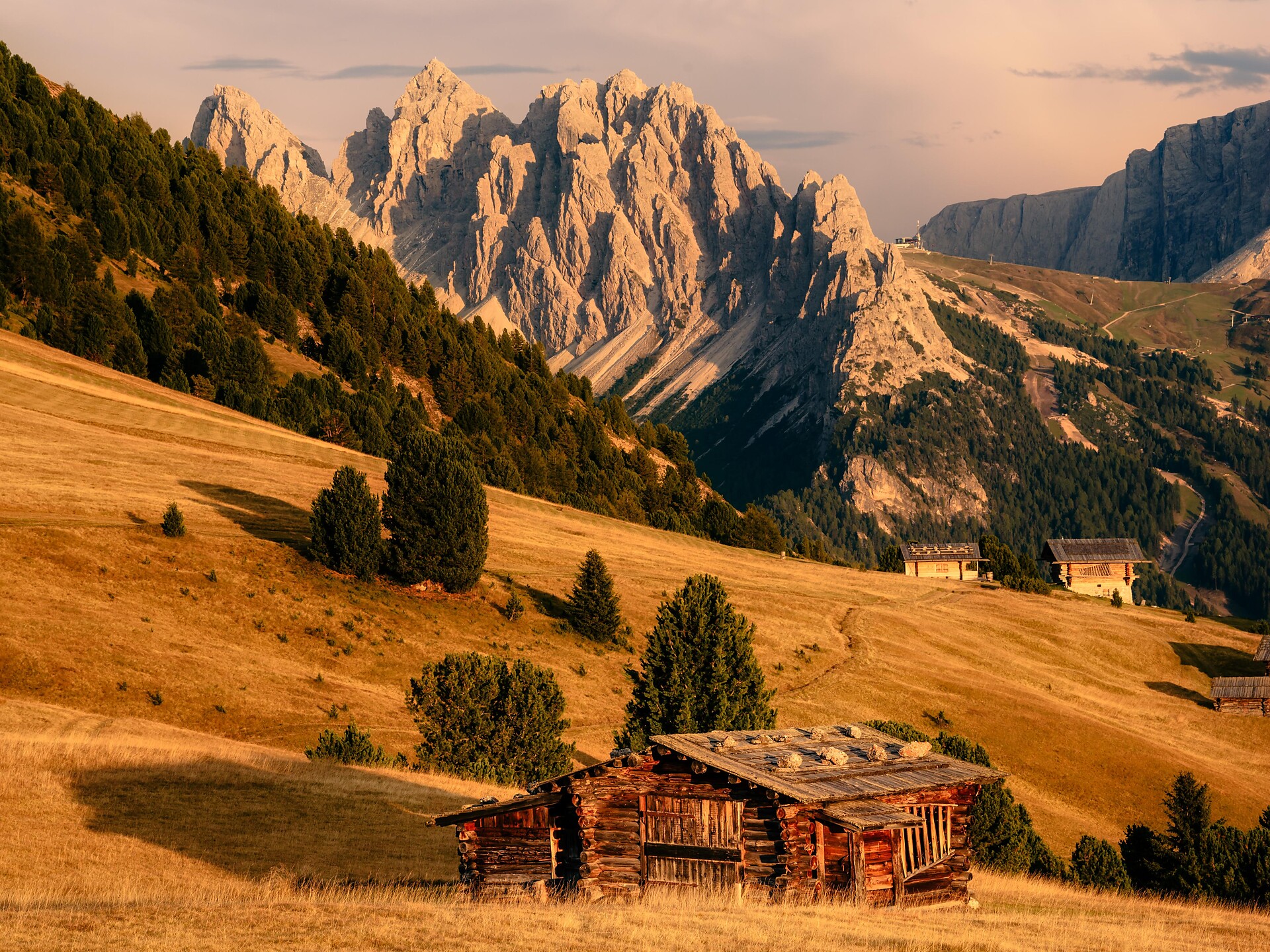 Sunset hike "Burning Dolomites" from the panorama terrace Sëurasas - Dolomites Region Val Gardena - #10 - suedtirol.info