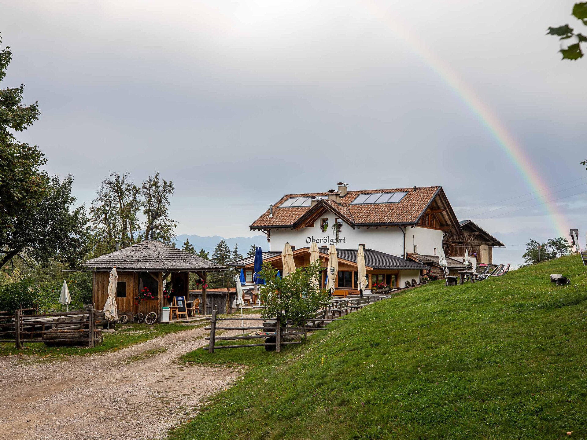 Possibility to take a break at the alpine hut Oberölgart