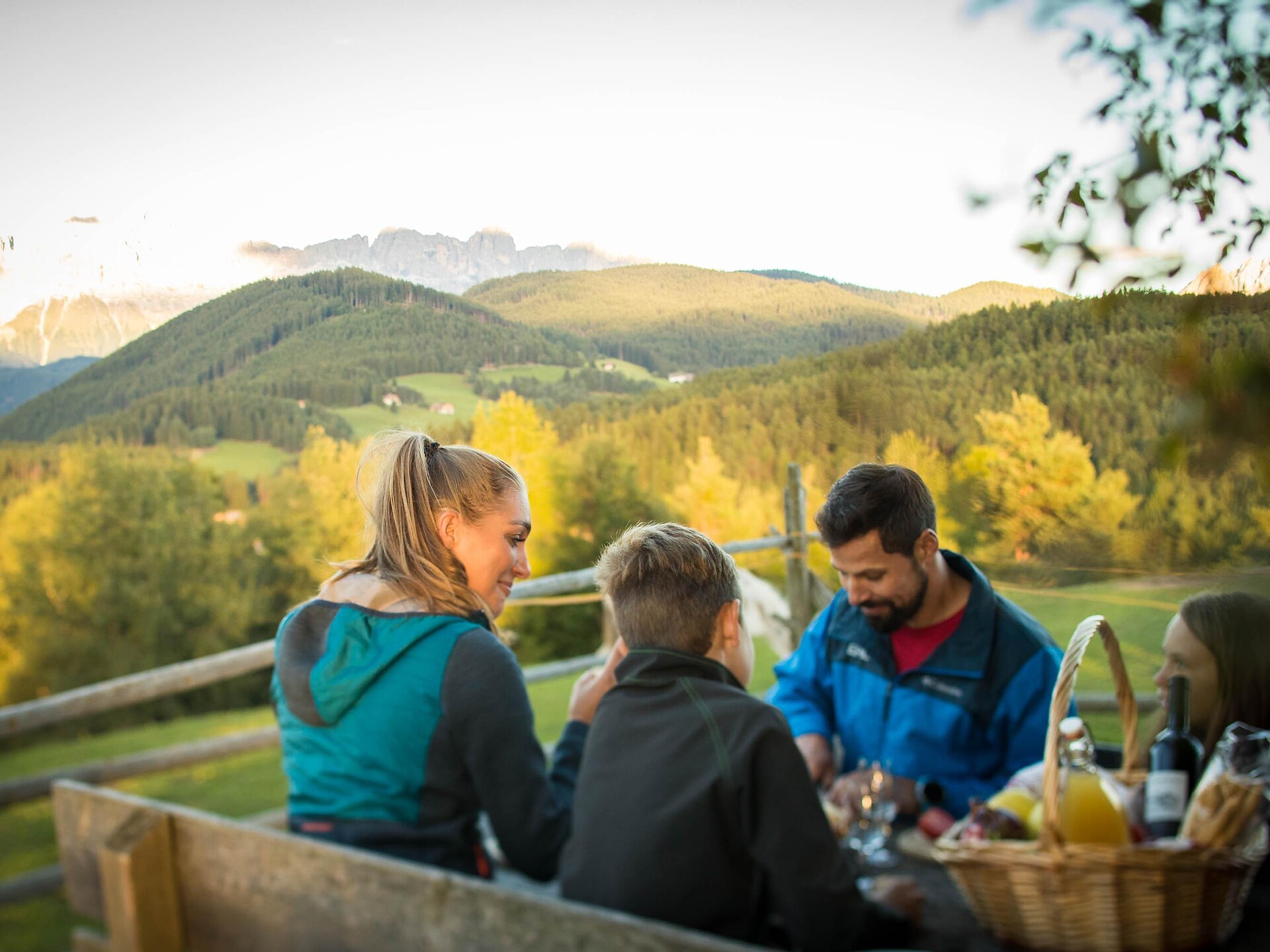 Picnic at the viewpoint at the farm Tschigghof