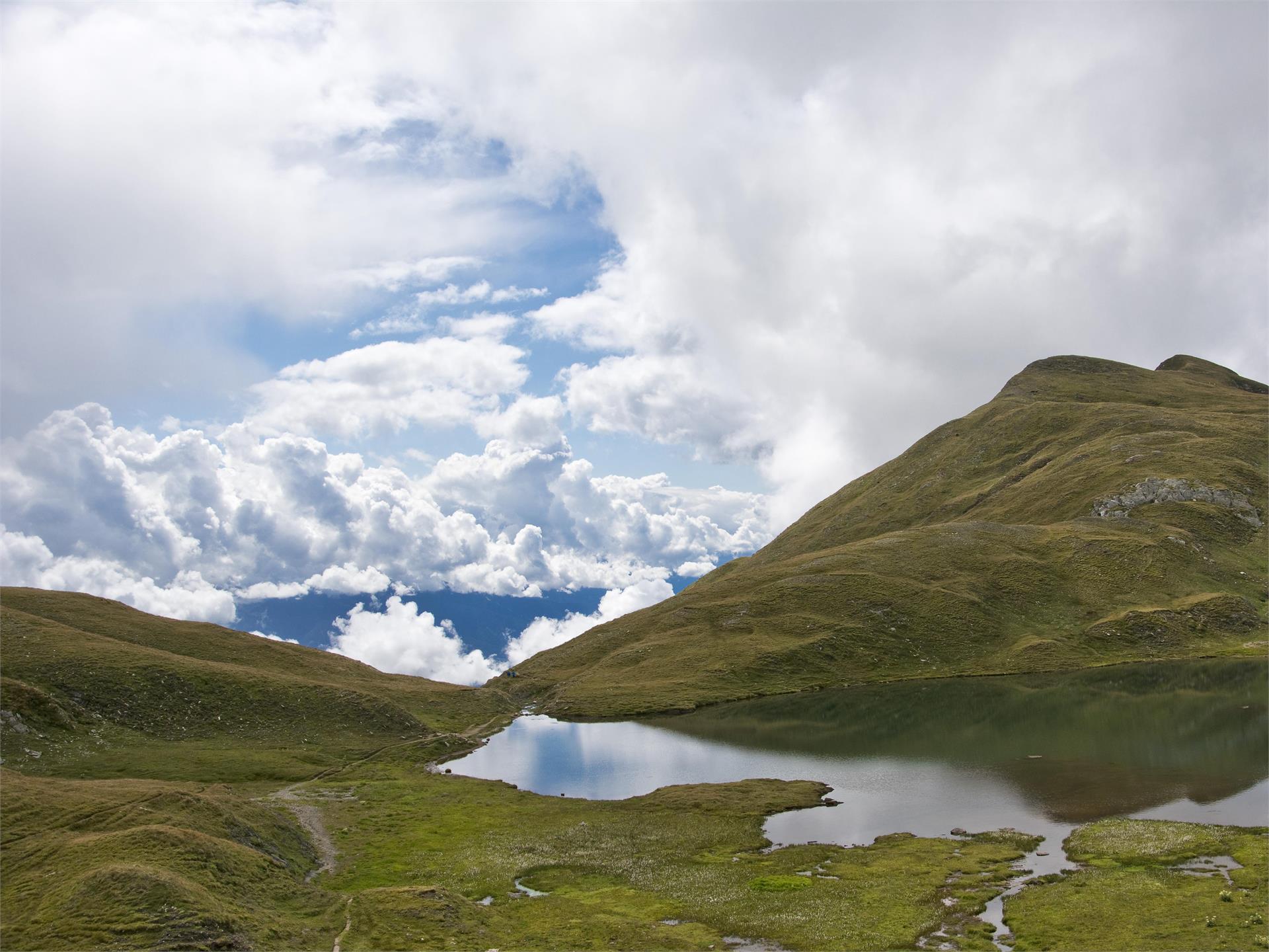 Seefeldspitz: A Summit Hike with Three Alpine Lakes Vintl/Vandoies 3 suedtirol.info