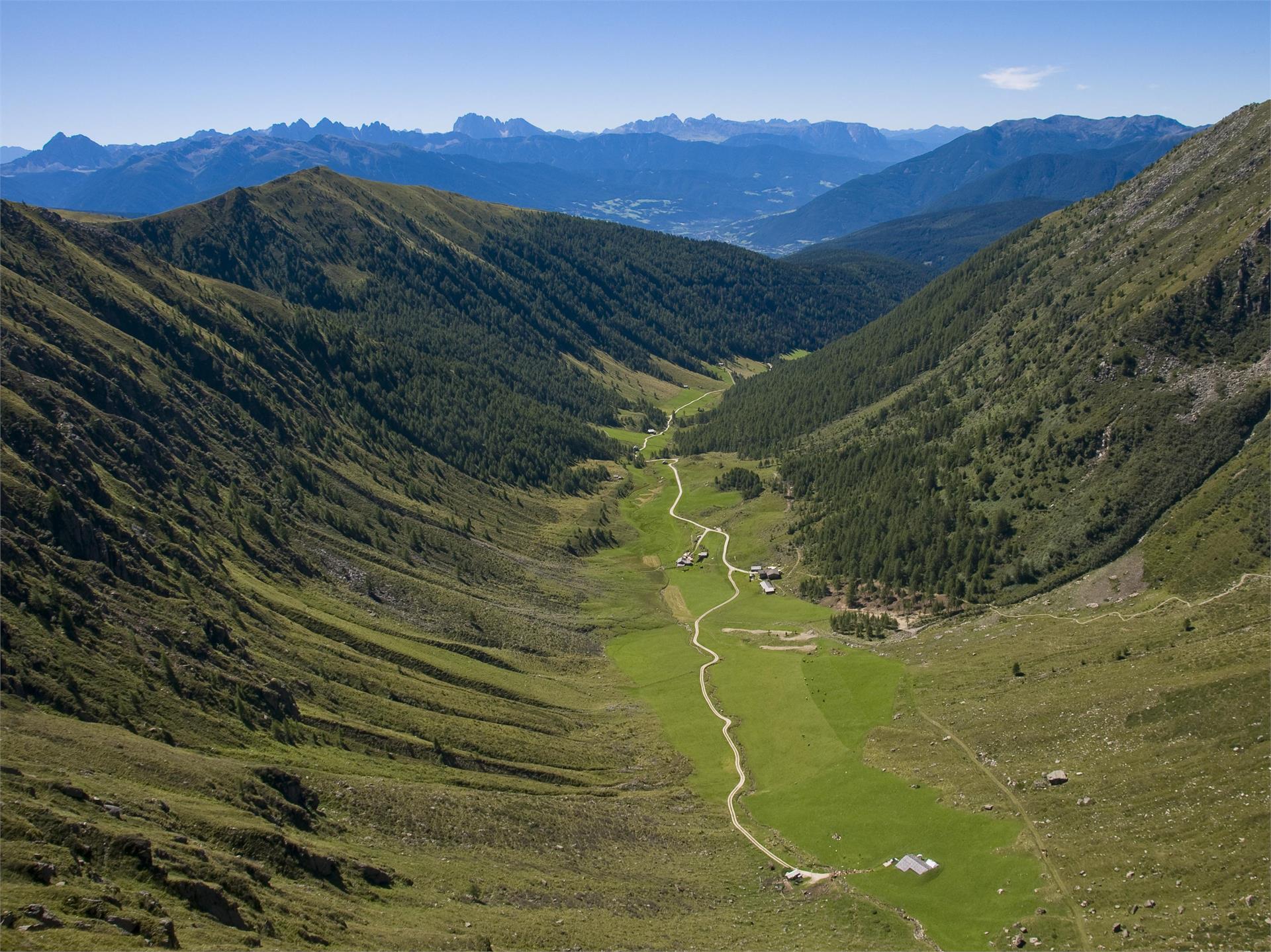 Seefeldspitz: A Summit Hike with Three Alpine Lakes Vintl/Vandoies 4 suedtirol.info