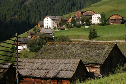 Sommerwanderung von Lungiarü nach Seres über Val di Morins nach Miscì und zurück La Val 9 suedtirol.info