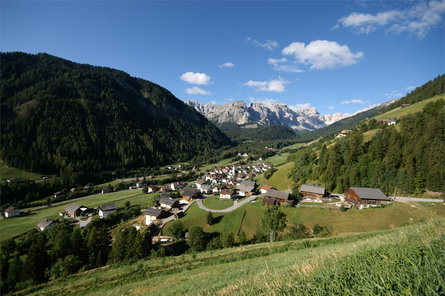 Sommerwanderung von Lungiarü nach Seres über Val di Morins nach Miscì und zurück La Val 3 suedtirol.info