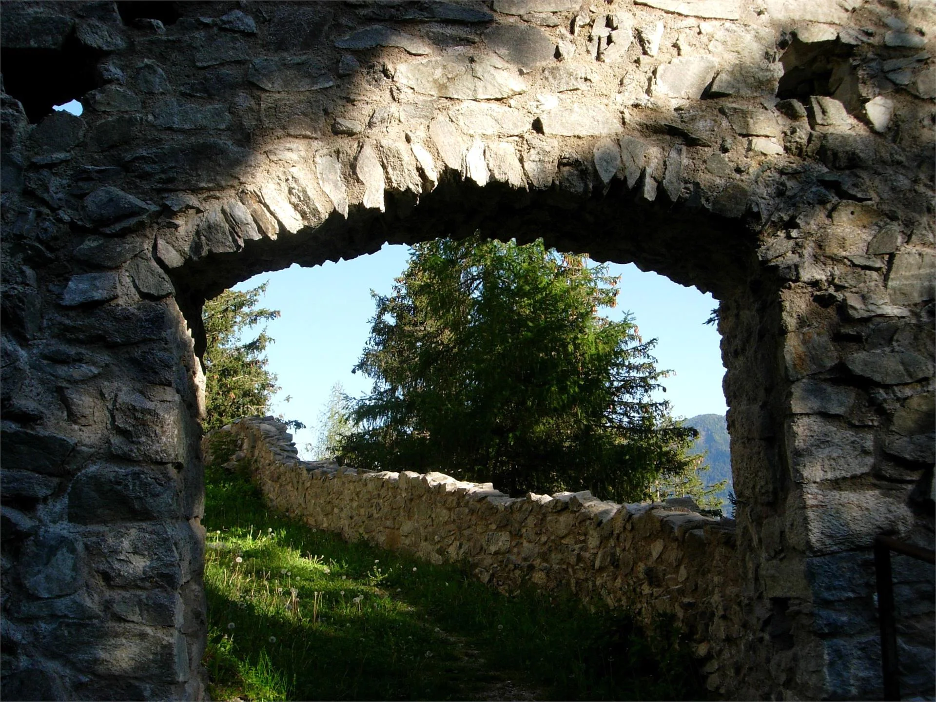 Rovine di Castel Nuovo Rasun Anterselva 1 suedtirol.info