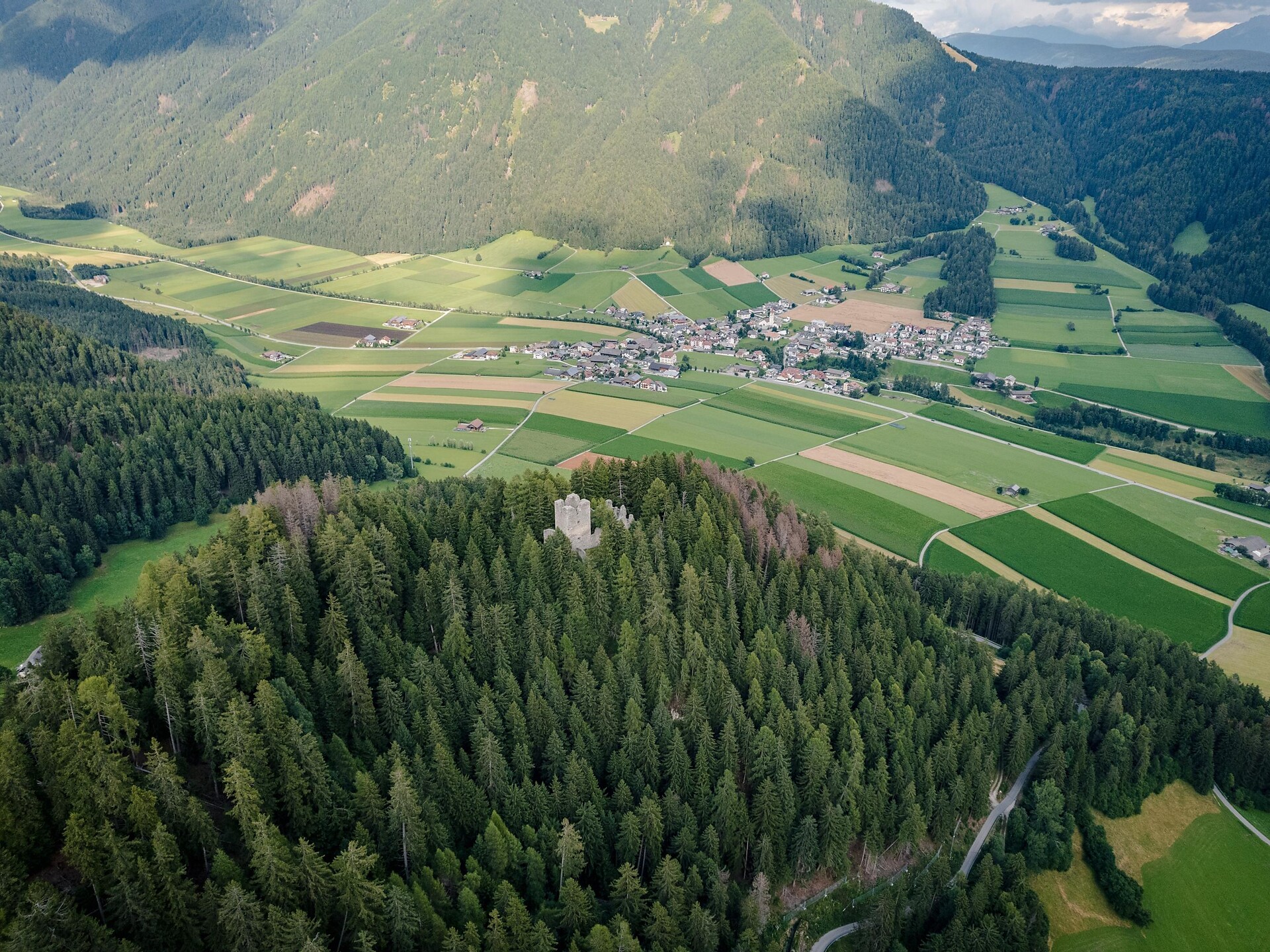 Wanderung zur Burgruine Neurasen - Dolomitenregion Kronplatz - #2 - suedtirol.info
