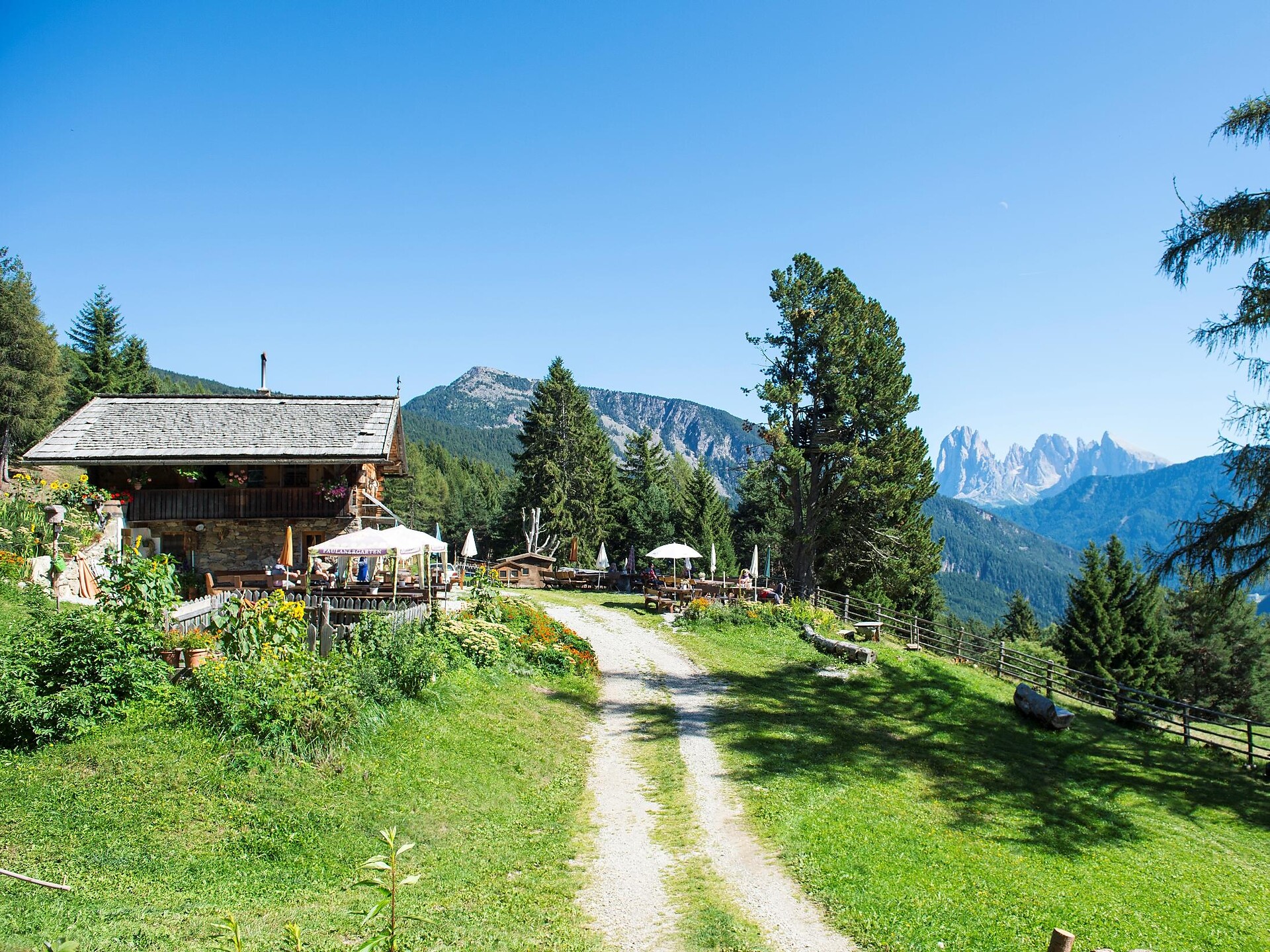 St. Peter-Pineider Kreuz-Unterpulg-St. Peter Kastelruth 1 suedtirol.info