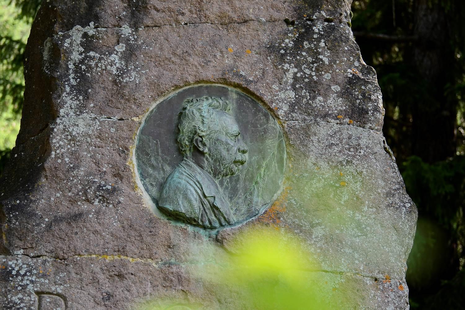 Passeggiata al monumento Grohmann Ortisei 2 suedtirol.info