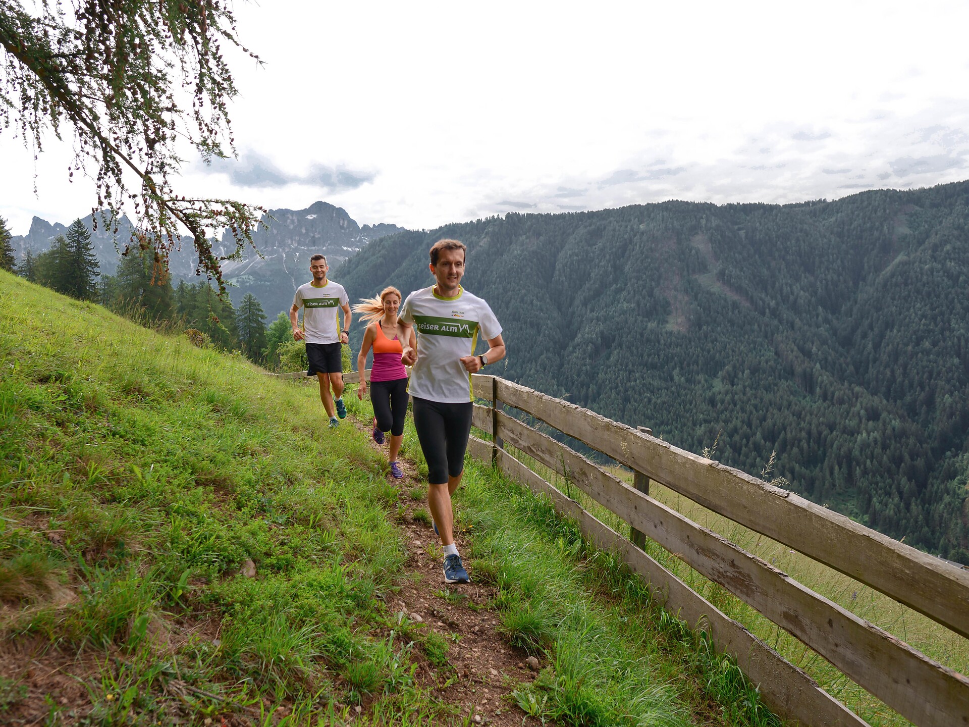 Laufen mit Blick auf den Rosengarten