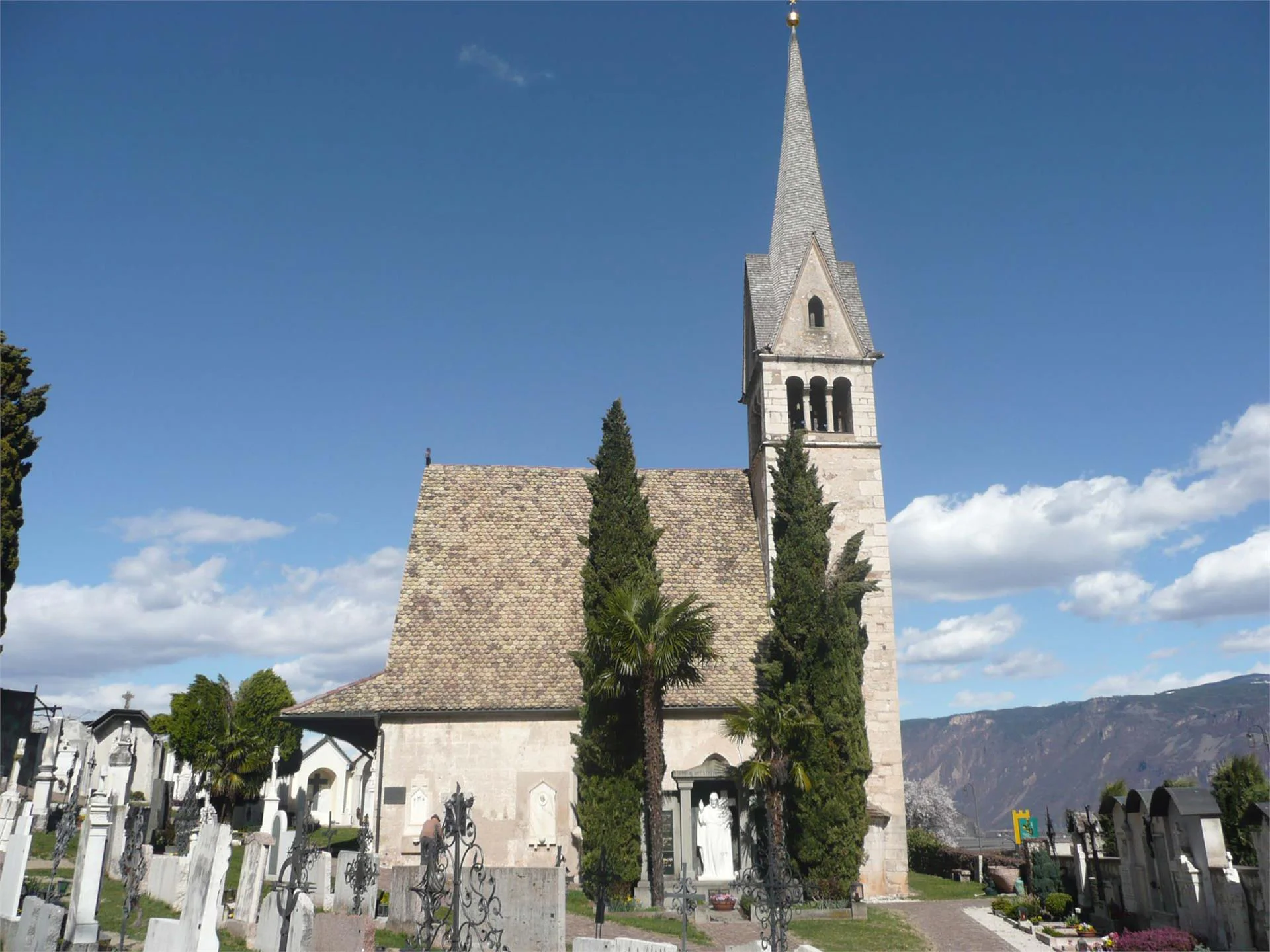 Passeggio verso Ronchi e San Valentino Termeno sulla Strada del Vino 1 suedtirol.info