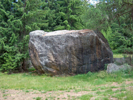 Devils' Stone and Pertinger Alm hut in Terenten Terenten/Terento 4 suedtirol.info