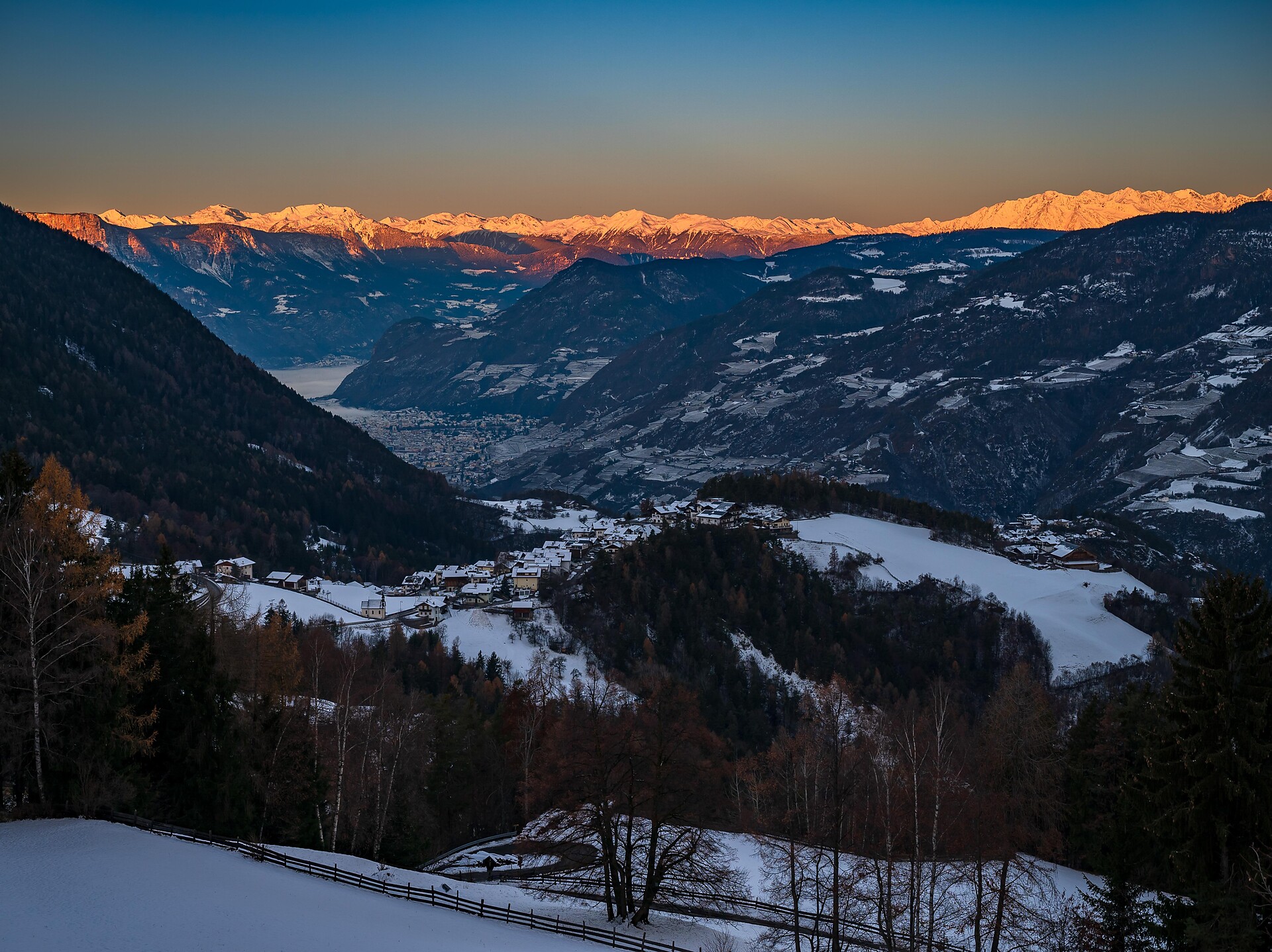 Atmosfera serale d'inverno a Collepietra