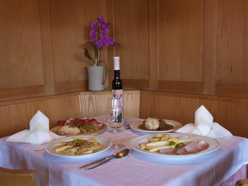 Salonetto - Albergo Kreuzweg Meltina 2 suedtirol.info