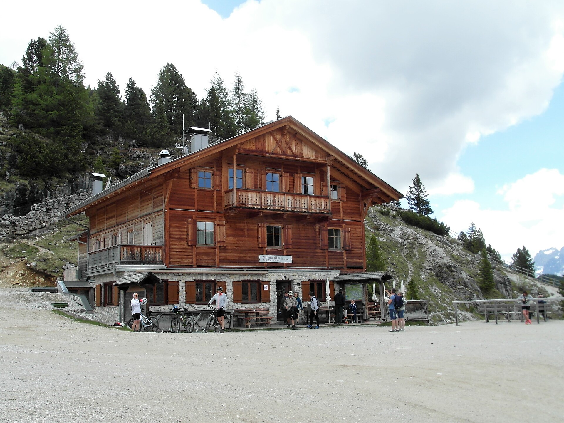 Summer hiking tour: Schluderbach/Carbonin - Dürrensteinhütte/Rifugio Vallandro hut Prags/Braies 2 suedtirol.info