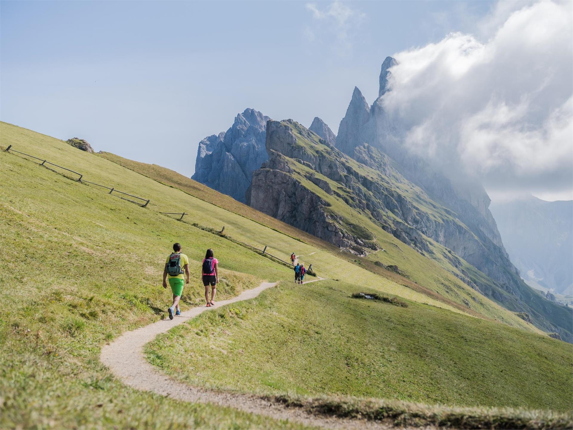 Tour UNESCO alle falde delle Odle Selva 5 suedtirol.info