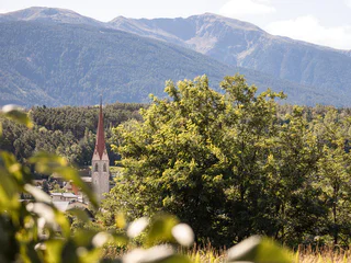 Von Kirche zu Kirche auf der Hochfläche von Natz - Natz-Schabs - #3 - suedtirol.info
