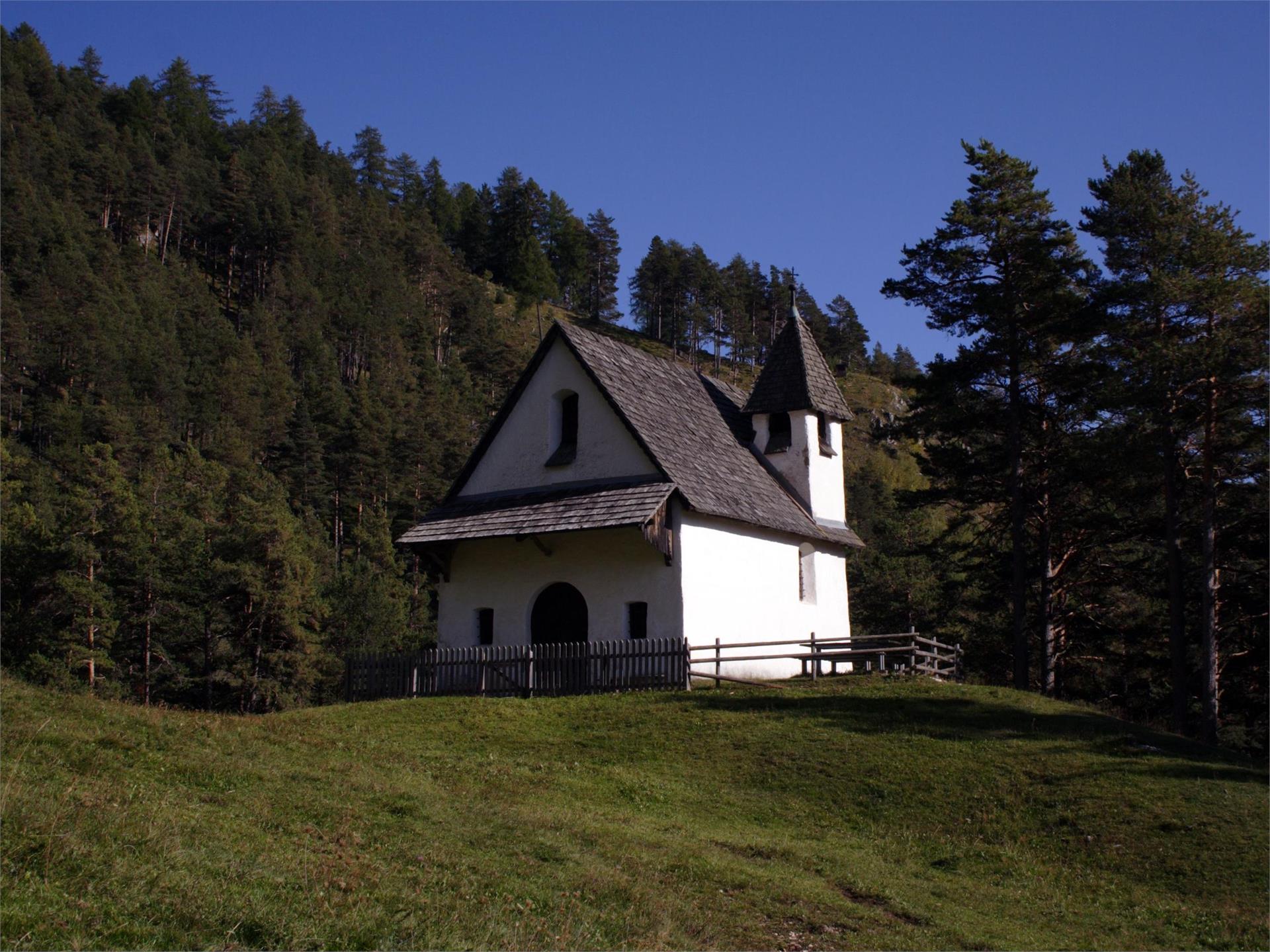From Weisslahnbad to the Wuhnleger lake and the St. Sebastian Chapel Tiers am Rosengarten/Tires al Catinaccio 3 suedtirol.info