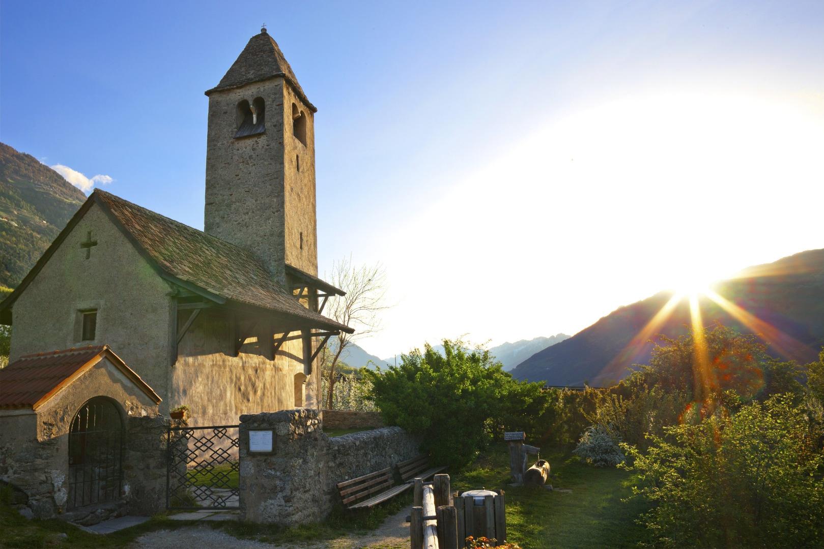 From the irrigation channel path of Rablà to the Sonnenberg Mountain Panoramic Trail to Naturnol Naturns/Naturno 5 suedtirol.info
