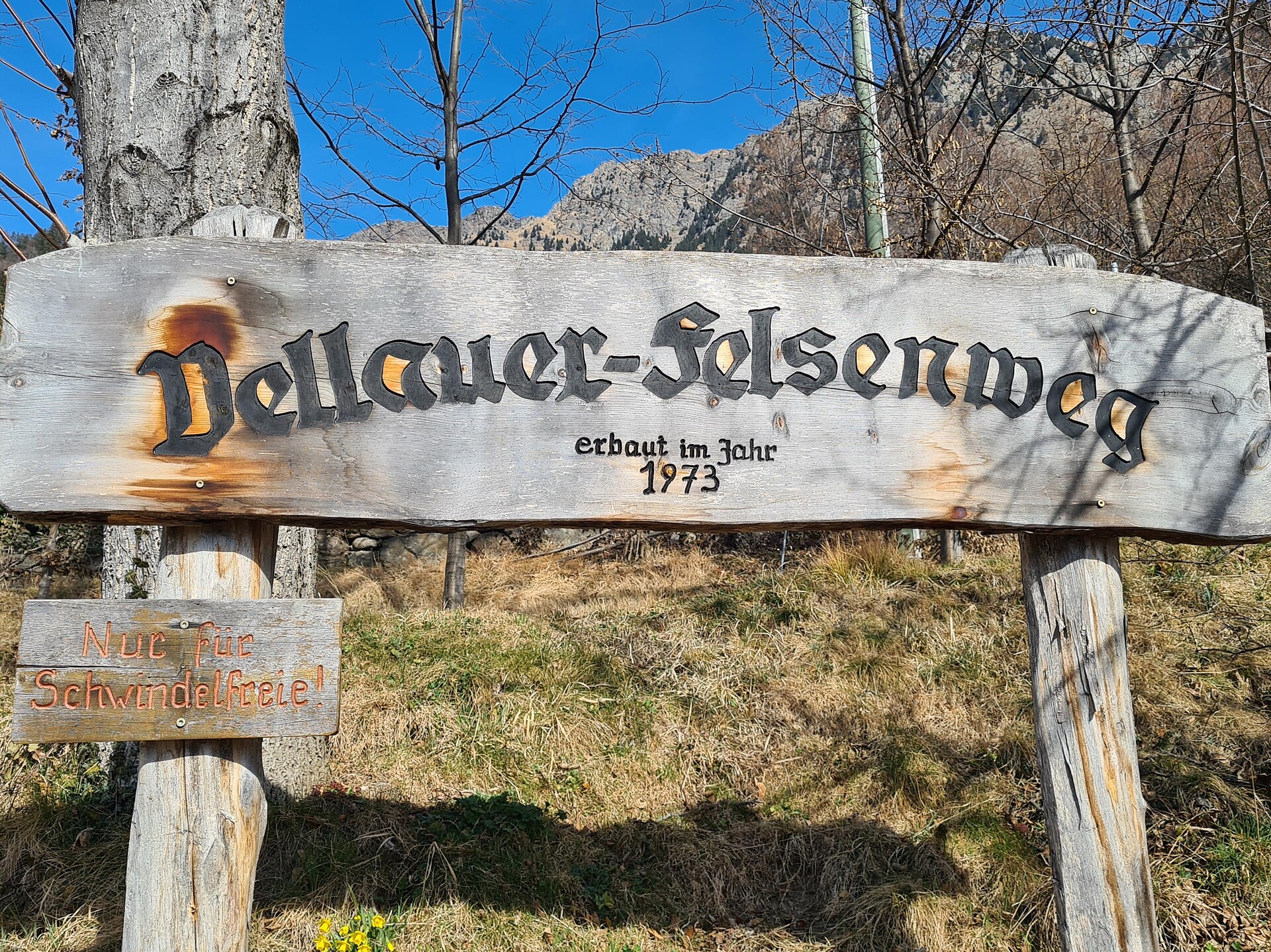 From Parcines via the Saxnerweg tail and Vellauer Felsenweg to Hochmuth