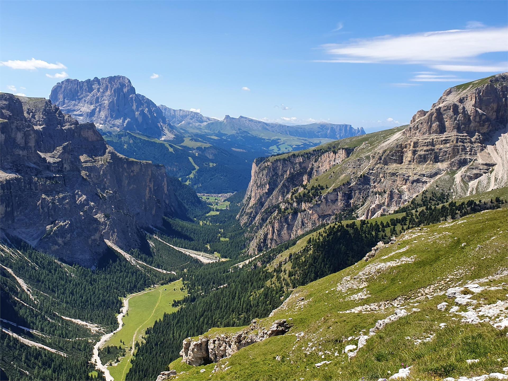 From the Firenze hut to the Puez hut S.Crestina Gherdëina/Santa Cristina Val Gardana 3 suedtirol.info