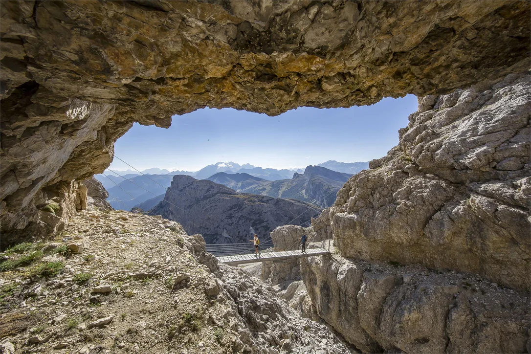 Vom Valparola Pass über den Kaiserjäger Steig zum Lagació/Lagazuoi