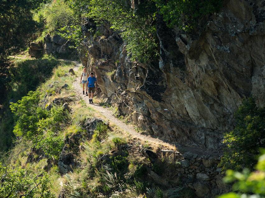 Vellauer Felsenweg und Hans- Frieden Weg Algund 1 suedtirol.info