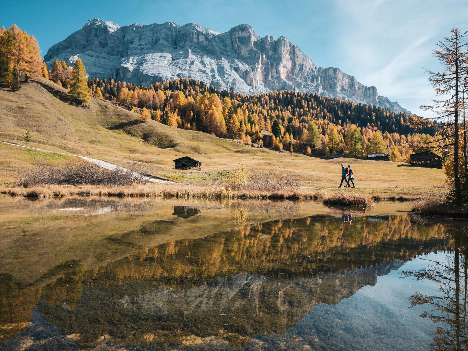 Da Badia attraverso i prati dell'Armentara Badia 2 suedtirol.info