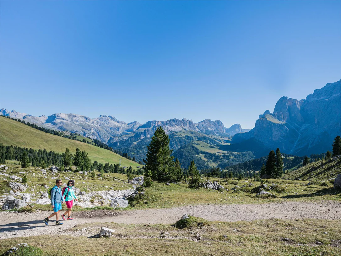 Von Monte Pana über Mont Sëura zum Sellajoch