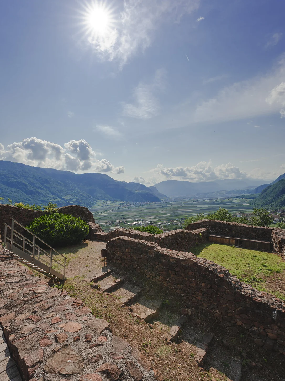 From Nalles to the castle Katzenzungen